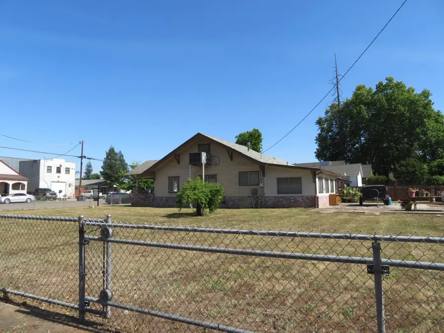 454 N 3rd Avenue, Oakdale, CA 95361 - #3