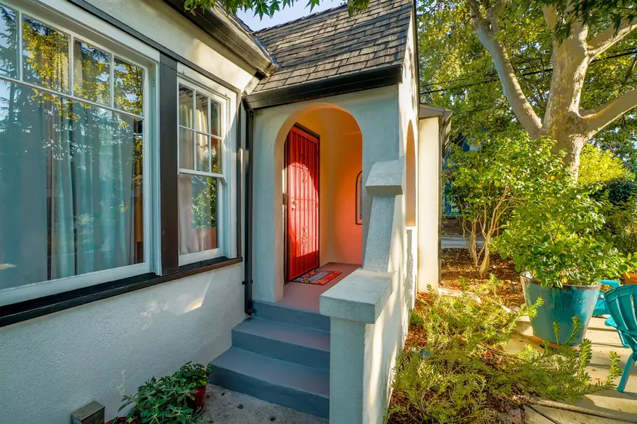2813 27th Street, Sacramento, CA 95818 - #2