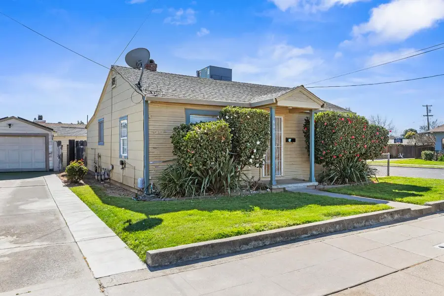 621 Poplar Street, Oakdale, CA 95361 - #3