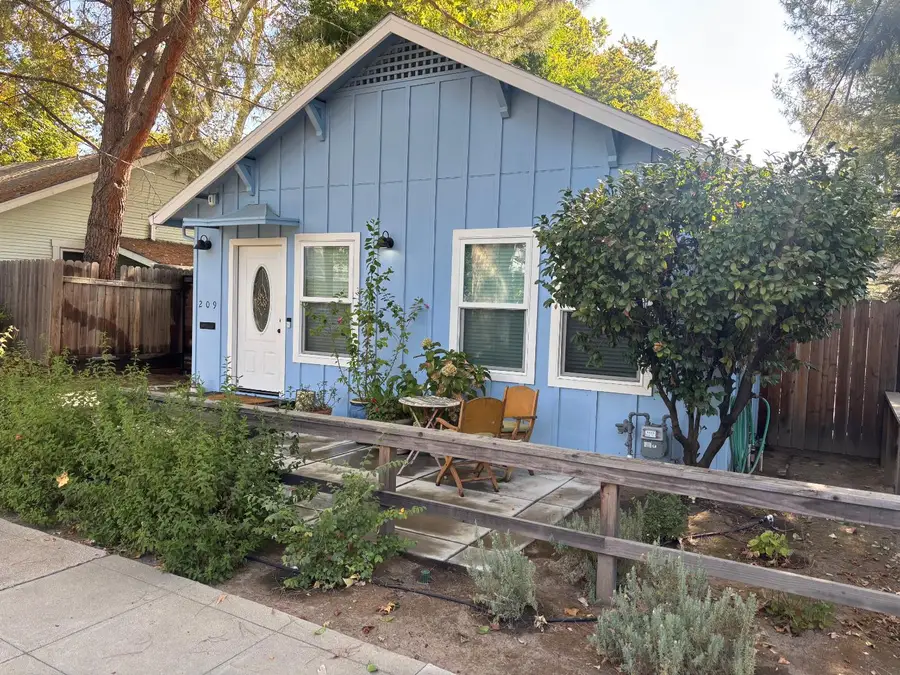 209 Alhambra Boulevard, Sacramento, CA 95816 - #2