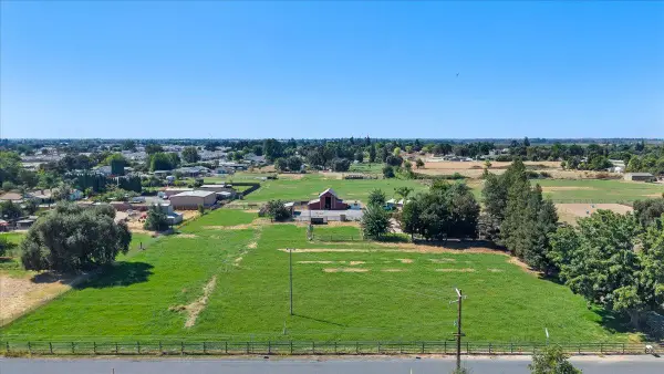 6837 Eleanor Road, Oakdale, CA 95361