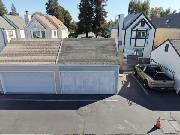 402 Golf Circle #E, Manteca, CA 95337