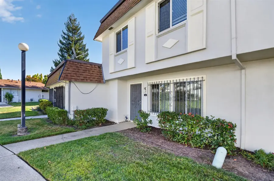 23 Omaha Court, Sacramento, CA 95823 - #3
