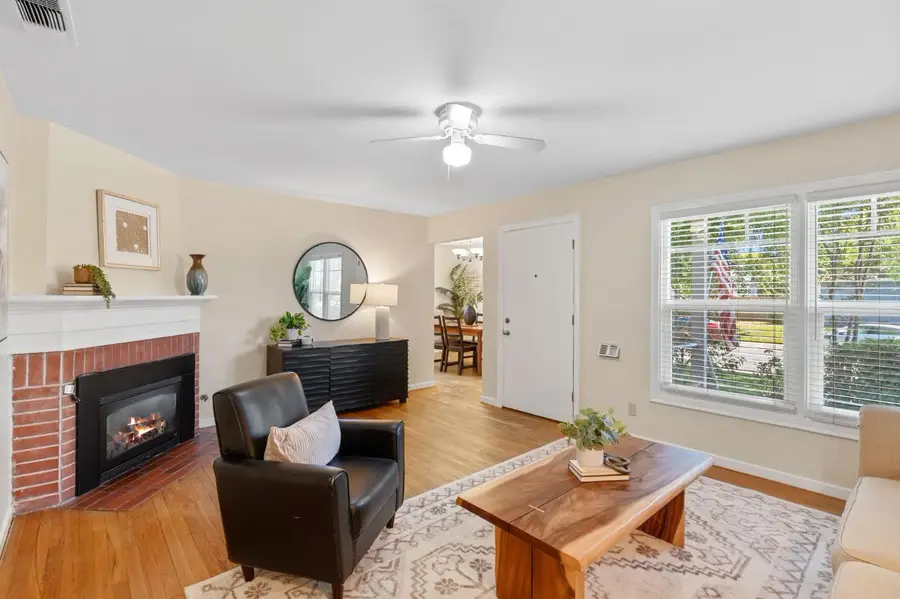 6101 3rd Avenue, Sacramento, CA 95817 - #2
