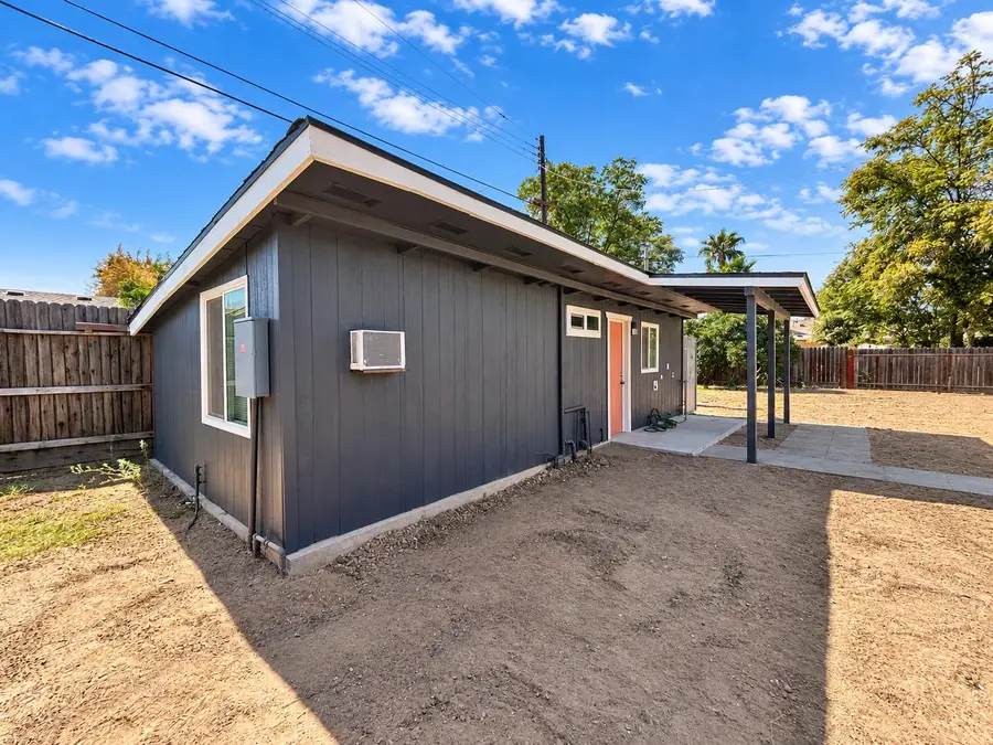 141 W Ashlan Avenue, Fresno, CA 93705 - #3