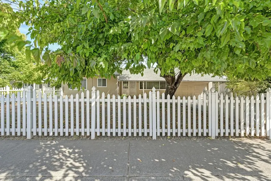 1916 Walnut Avenue, Carmichael, CA 95608 - #2