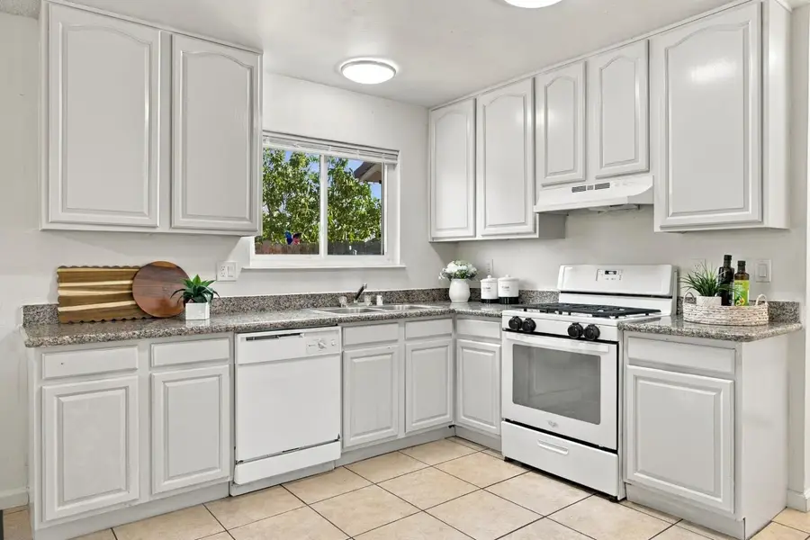 7927 Albion Way, Sacramento, CA 95832 - #3