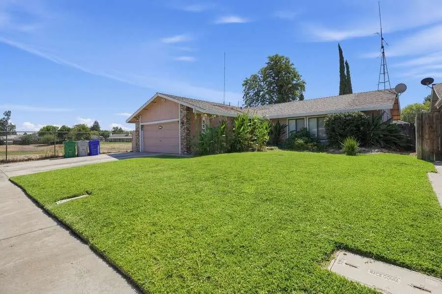 558 East Grove Avenue, Atwater, CA 95301 - #2