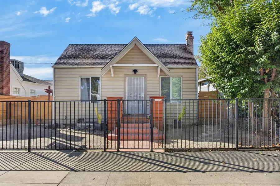 2310 32nd Street, Sacramento, CA 95817 - #3
