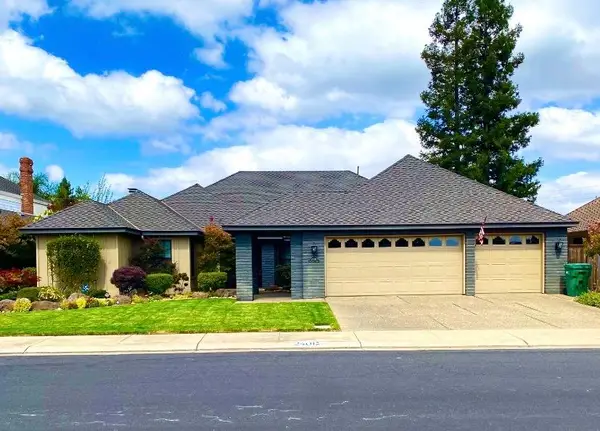 2401 Woodlake Cir, Lodi, CA 95242