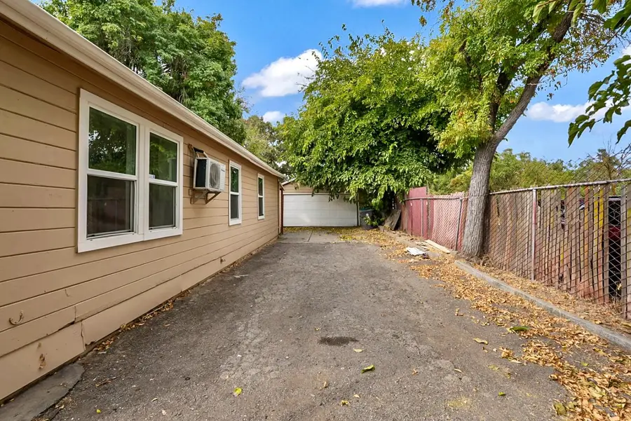 111 N Hinkley Avenue, Stockton, CA 95215 - #3