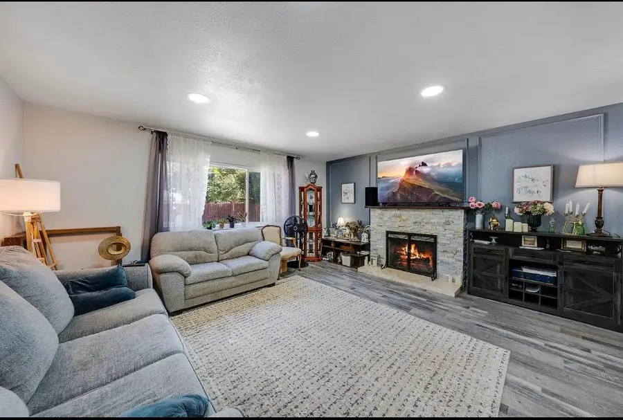 10401 Buena Plaza Cir, Rancho Cordova, CA 95670 - #3