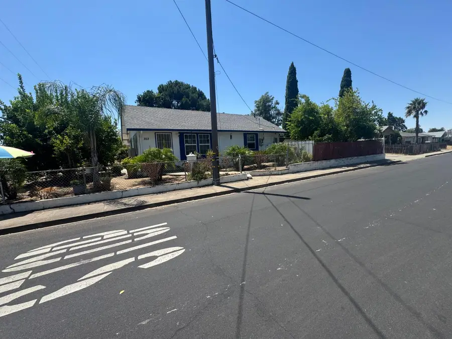 303 Locust Avenue, Manteca, CA 95337 - #2