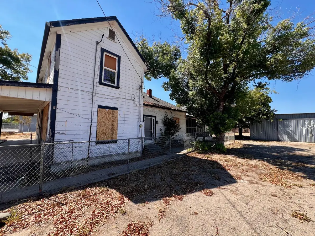 2306 W F Street, Oakdale, CA 95361 - #1