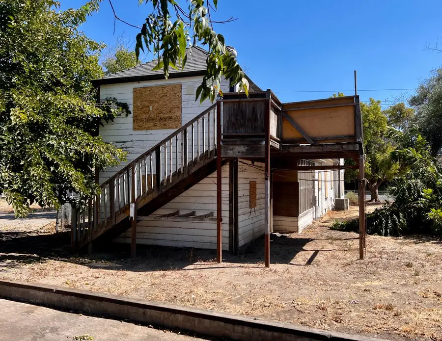 2306 W F Street, Oakdale, CA 95361 - #3