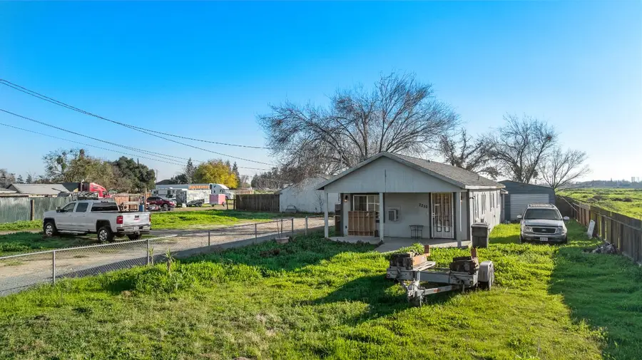 2256 W Yosemite Avenue, Manteca, CA 95337 - #3