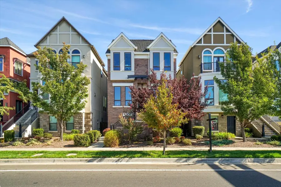3701 Crocker Drive, Sacramento, CA 95818 - #3