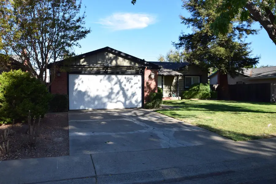 8313 Briarcliff Way, Sacramento, CA 95826 - #2