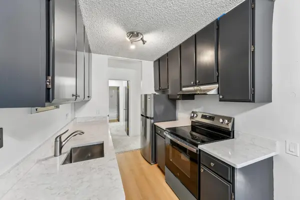 2201 Woodside Lane #16, Sacramento, CA 95825