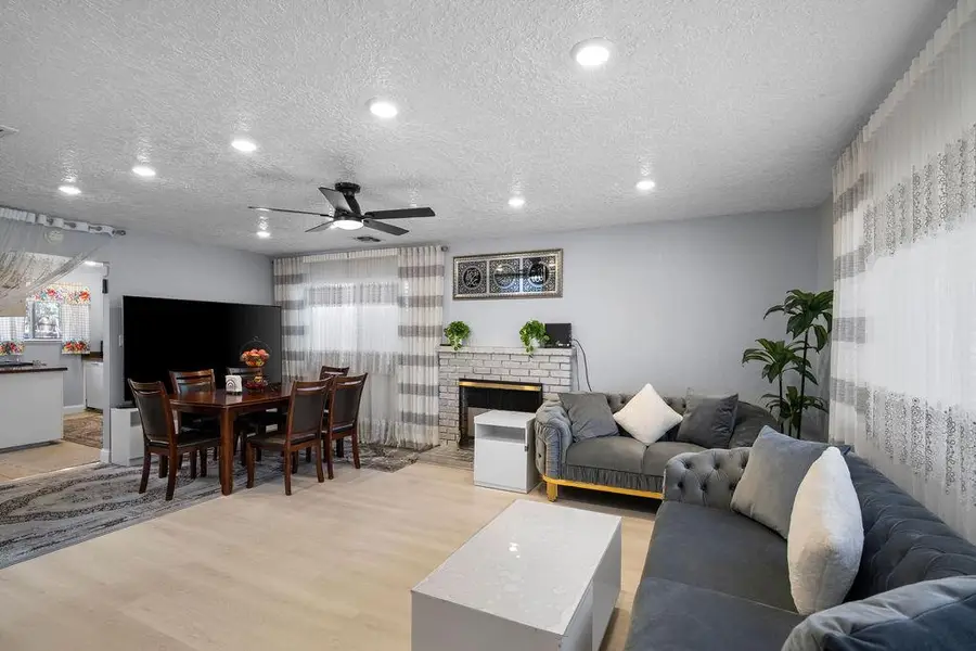 4713 Moorpark Way, Sacramento, CA 95842 - #3