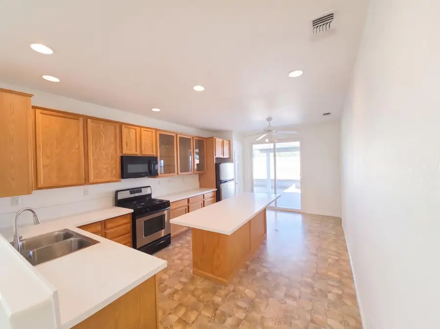 8888 Billfish Way, Sacramento, CA 95828 - #2