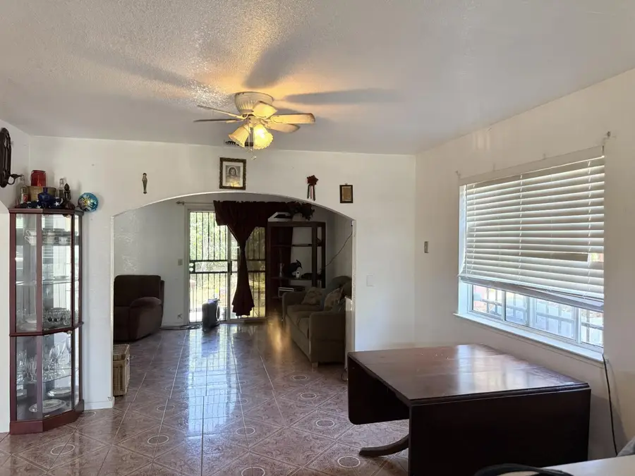 4304 Howard Avenue, Sacramento, CA 95820 - #3