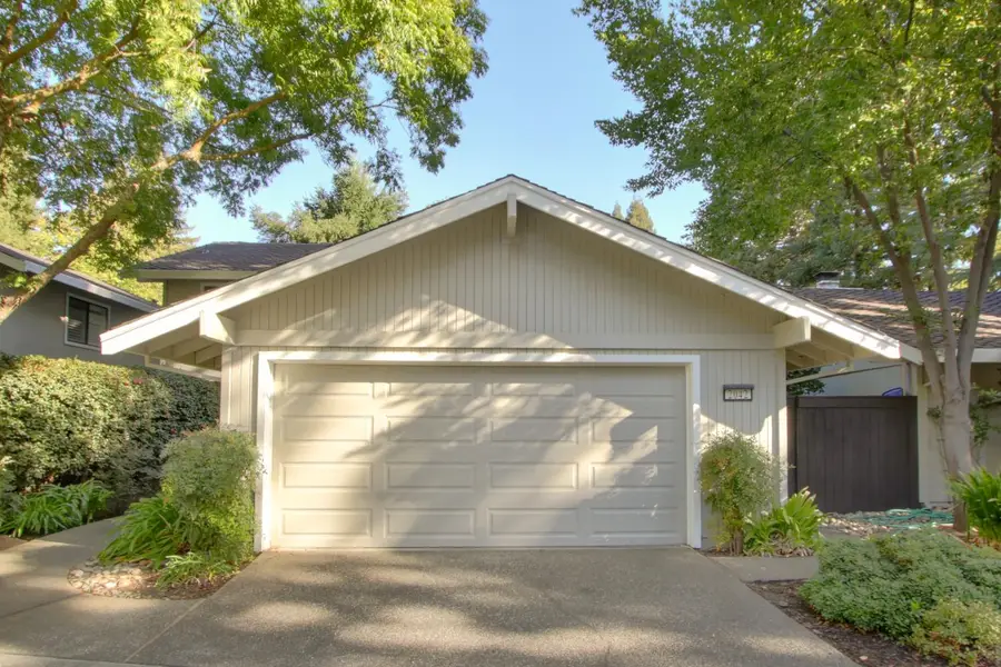 2042 University Park Drive, Sacramento, CA 95825 - #2