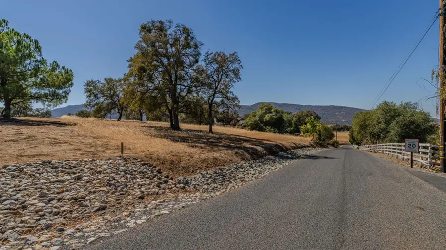 1522 Saddleback Drive, San Andreas, CA 95249 - #3