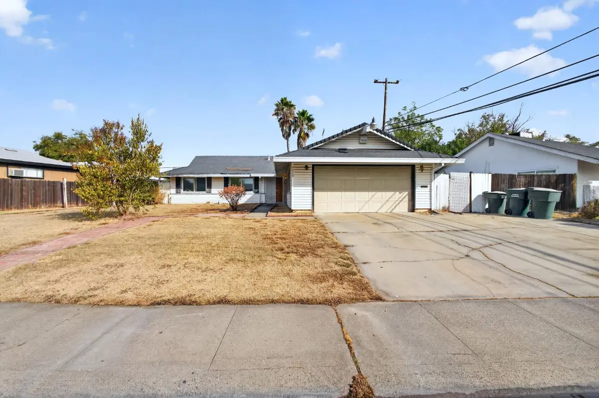 7565 Blackhawk Drive, Sacramento, CA 95828 - #1
