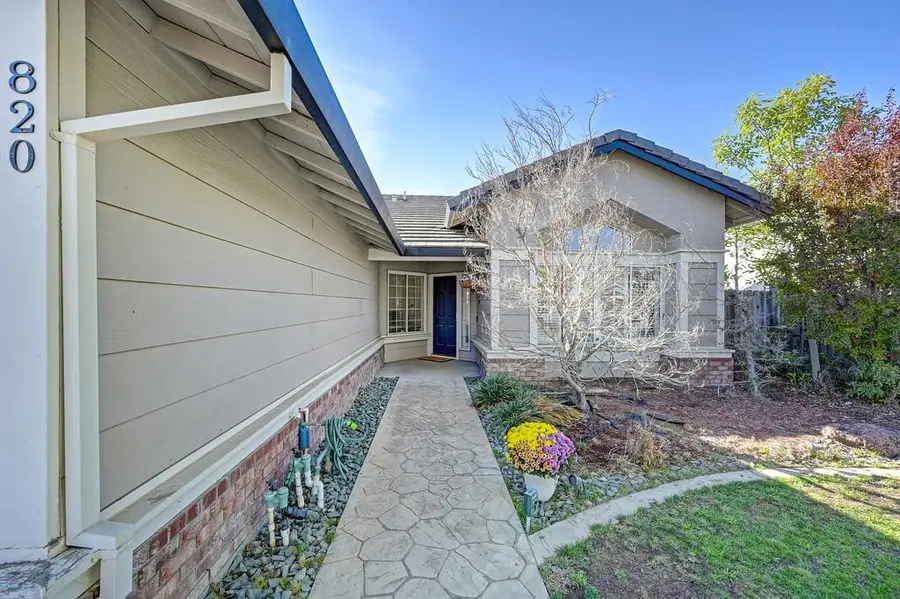 820 Vintage Oak Ave., Galt, CA 95632 - #2