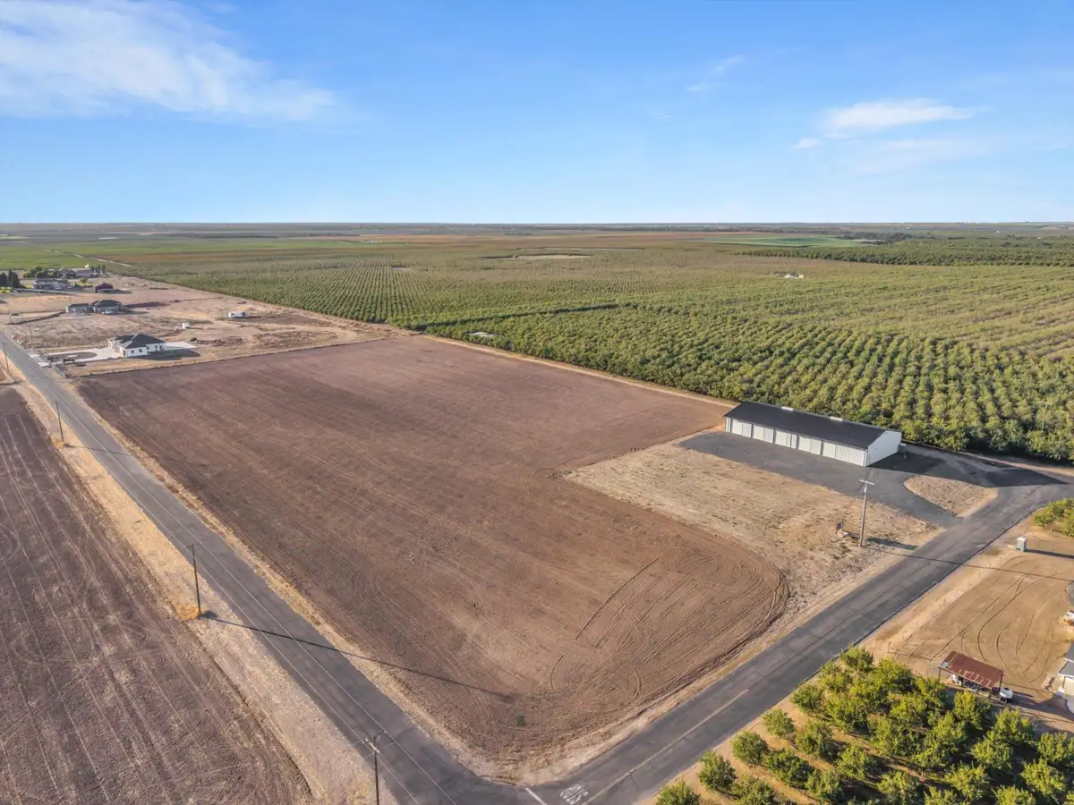 8371 S La Castella Lane, Linden Farmington, CA 95230 - #1