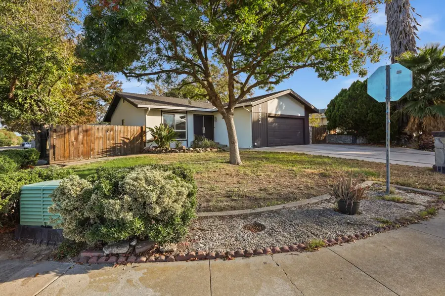 1032 N Hickory Avenue, Tracy, CA 95376 - #3