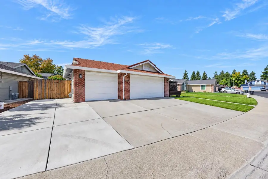 9232 Bromfield Court, Elk Grove, CA 95624 - #2