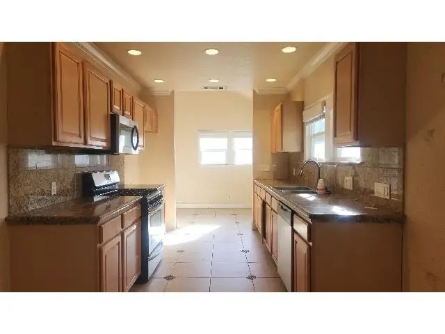718 E Clinton Avenue, Fresno, CA 93704 - #2
