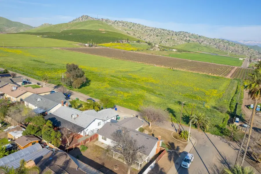 221 N Hillcrest Street, Porterville, CA 93257 - #2