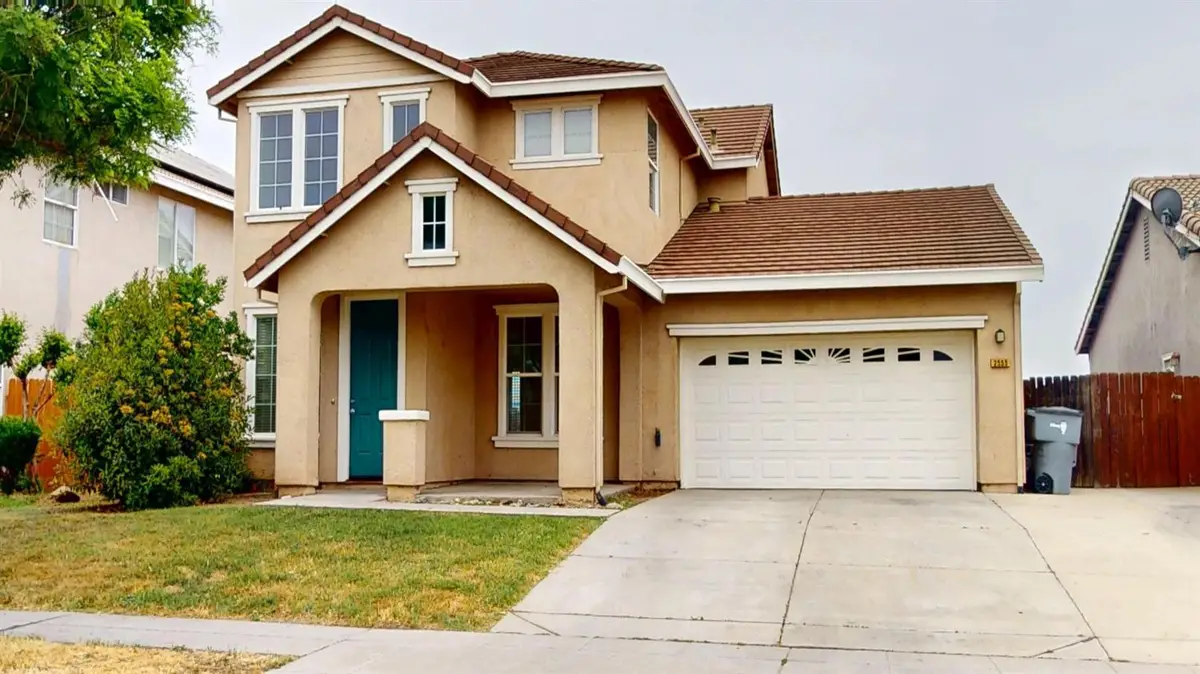 2555 S Lind Avenue, Fresno, CA 93725 - #1