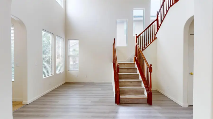 2555 S Lind Avenue, Fresno, CA 93725 - #3