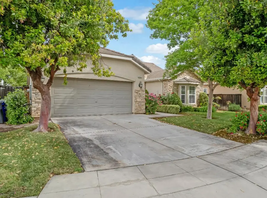 6126 W Los Altos Avenue, Fresno, CA 93722 - #2