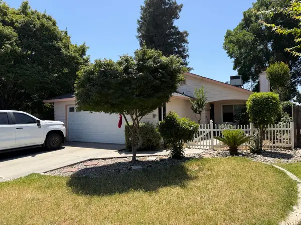 1220 Rayser Street, Kingsburg, CA 93631