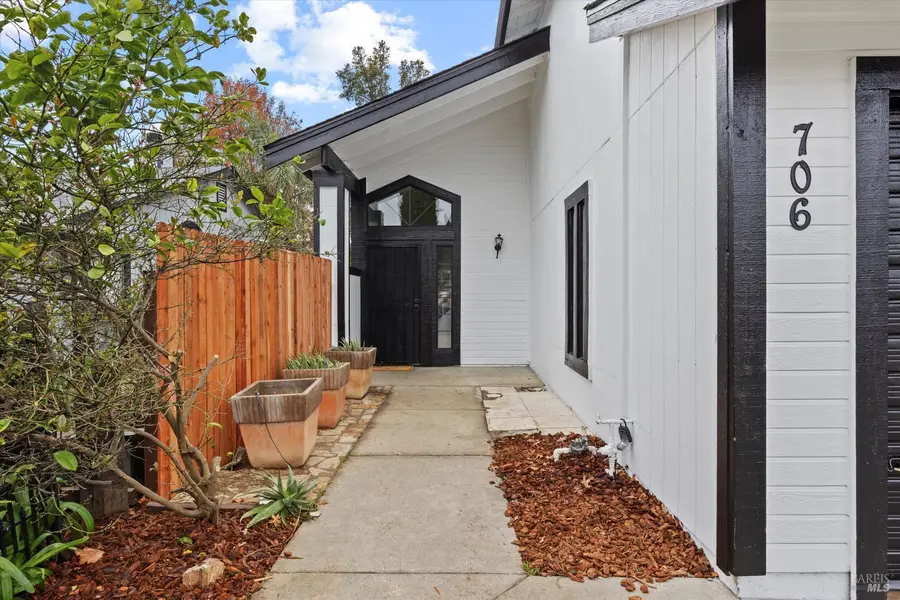 706 Peregrine Way, Vacaville, CA 95687 - Image #3