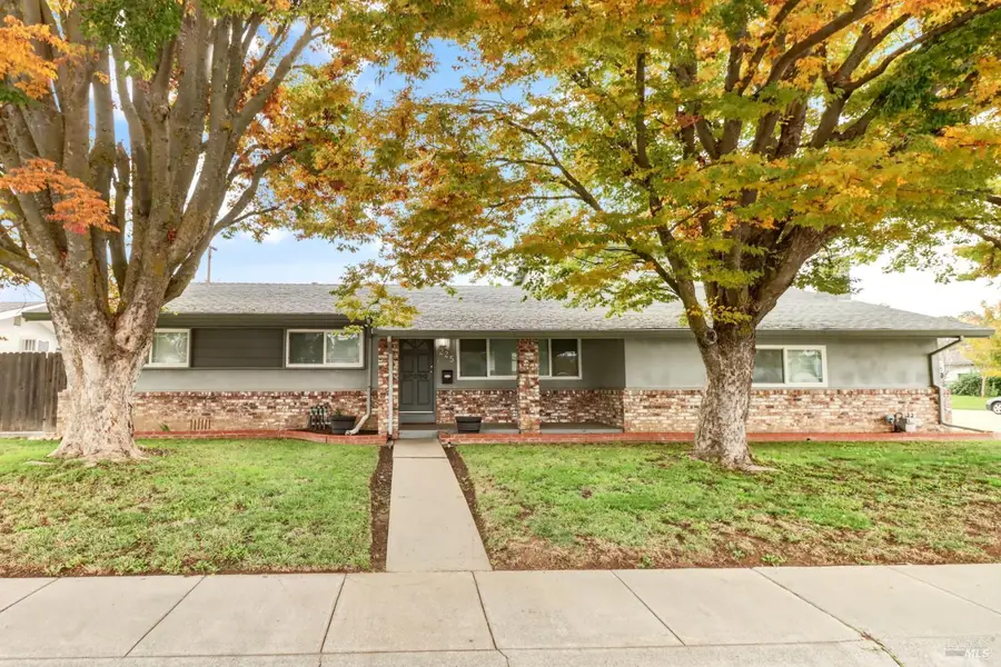 225 E Chestnut Street, Dixon, CA 95620 - #2