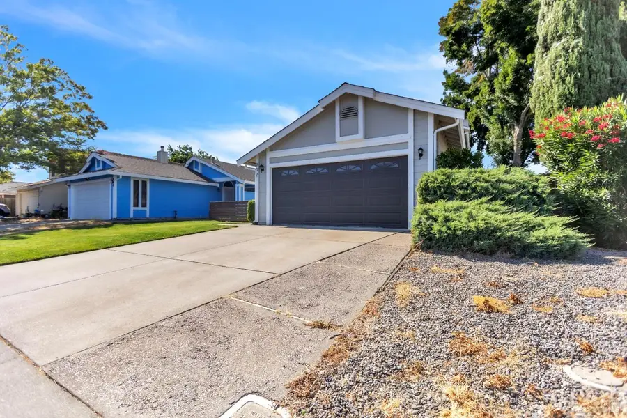 902 Meadowhawk Drive, Vacaville, CA 95687 - #2