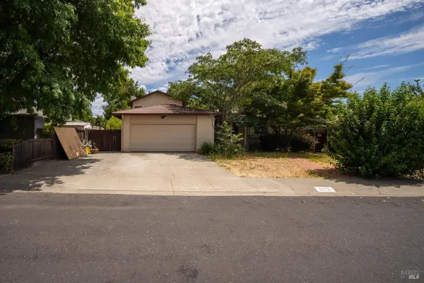 811 Azalea Way, Vacaville, CA 95688