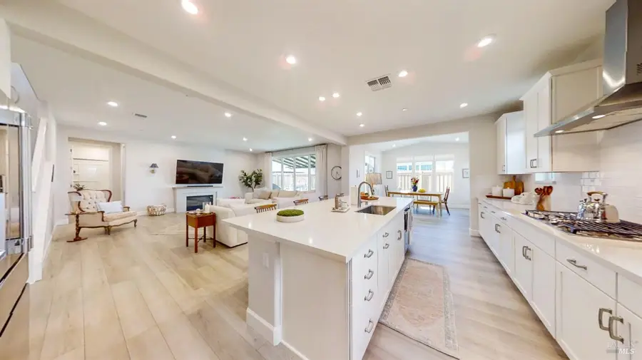 425 Vanderbilt Drive, Dixon, CA 95620 - #2