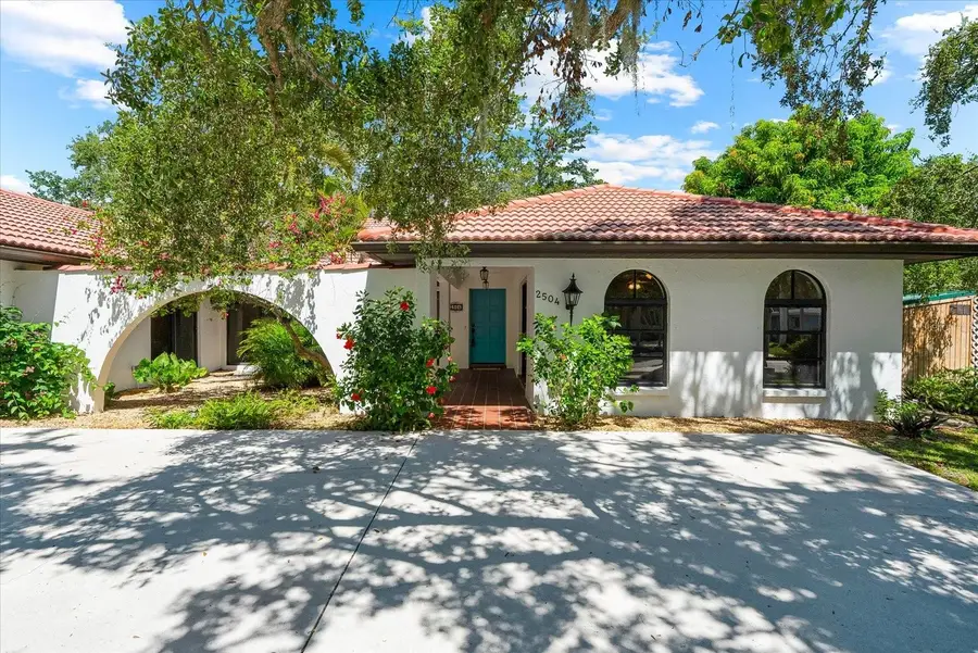 2504 Tanglewood Drive, Sarasota, FL 34239 - Image #2