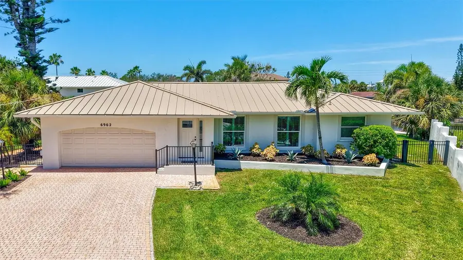 6962 Belgrave Drive, Sarasota, FL 34242 - Image #2