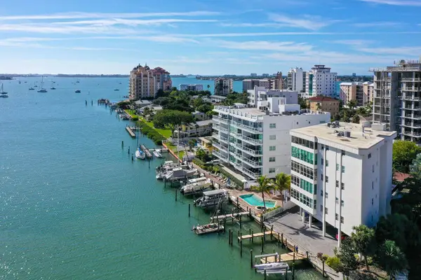 660 Golden Gate Point #32, SARASOTA, FL 34236