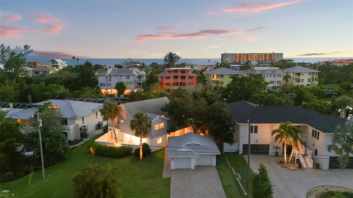 430 Island Circle, Sarasota, FL 34242 - Image #1