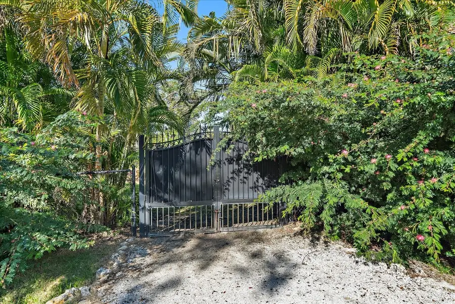 1643 S Lakeshore Drive, Sarasota, FL 34231 - #3