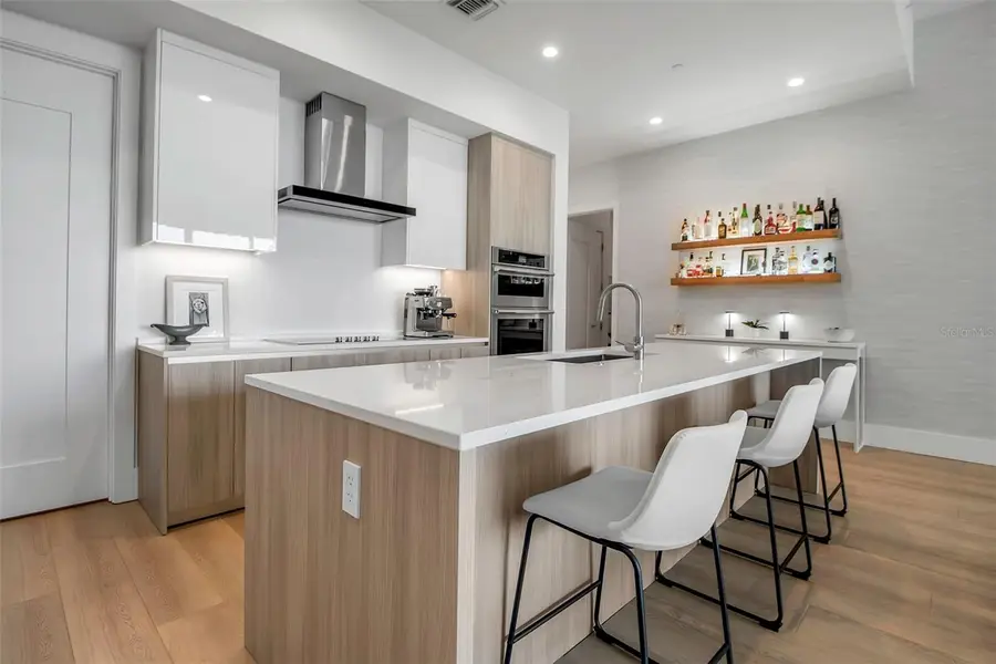 301 Quay Commons #503, Sarasota, FL 34236 - Image #3